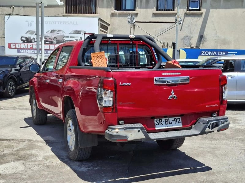 Mitsubishi L200 2.4 KATANA CR 4X2 MT 2023 - Imagen 10 de 20