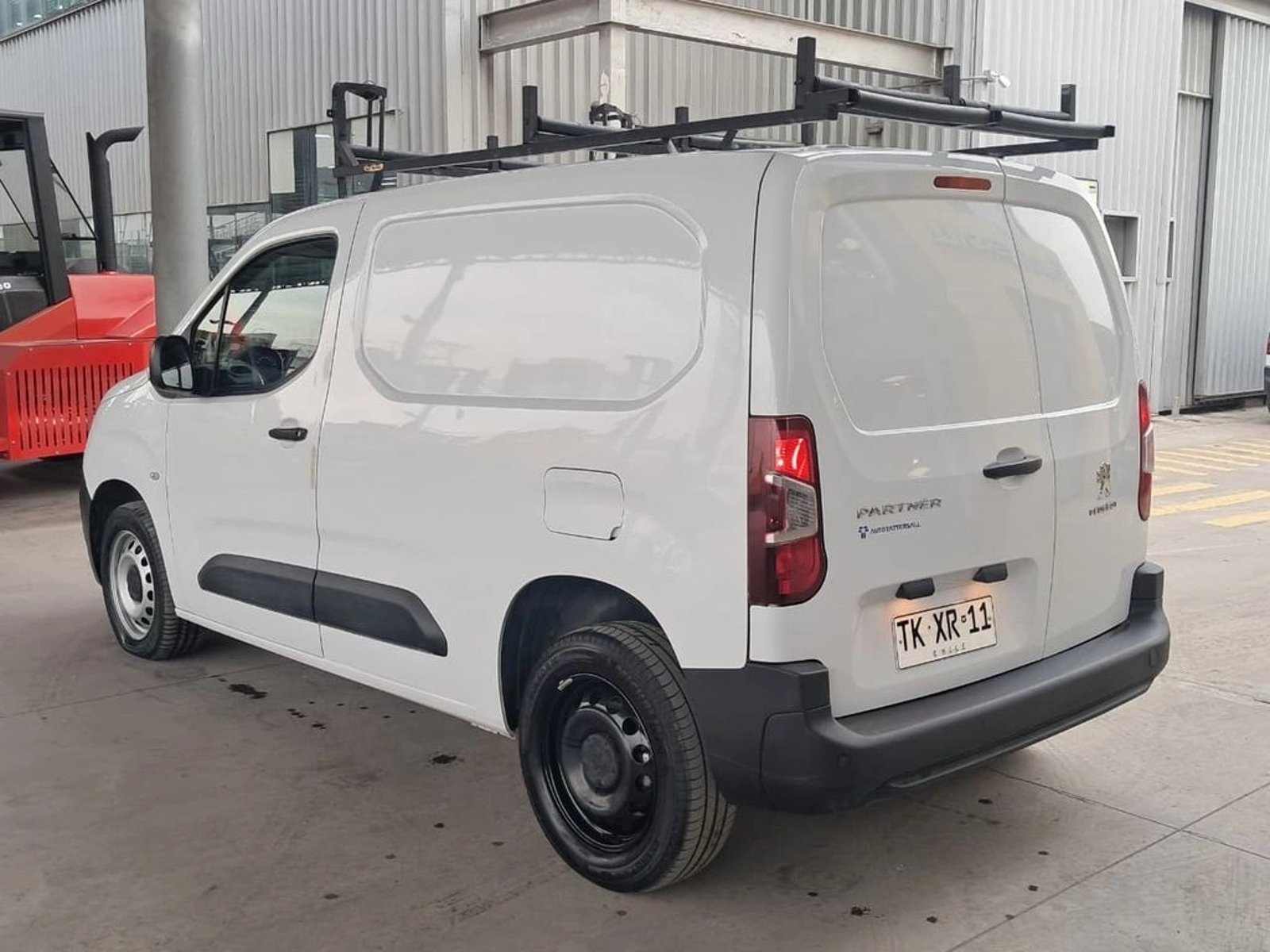 Peugeot PARTNER L1 1.5 HDI 4X2 MT 2024 - Imagen 9 de 19