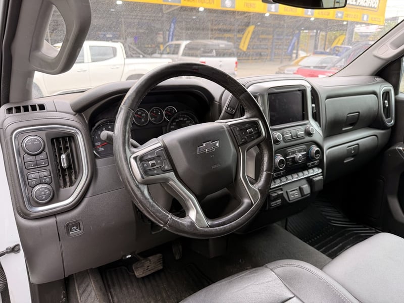 Chevrolet SILVERADO LTZ AT 4X4 2022 - Imagen 12 de 20