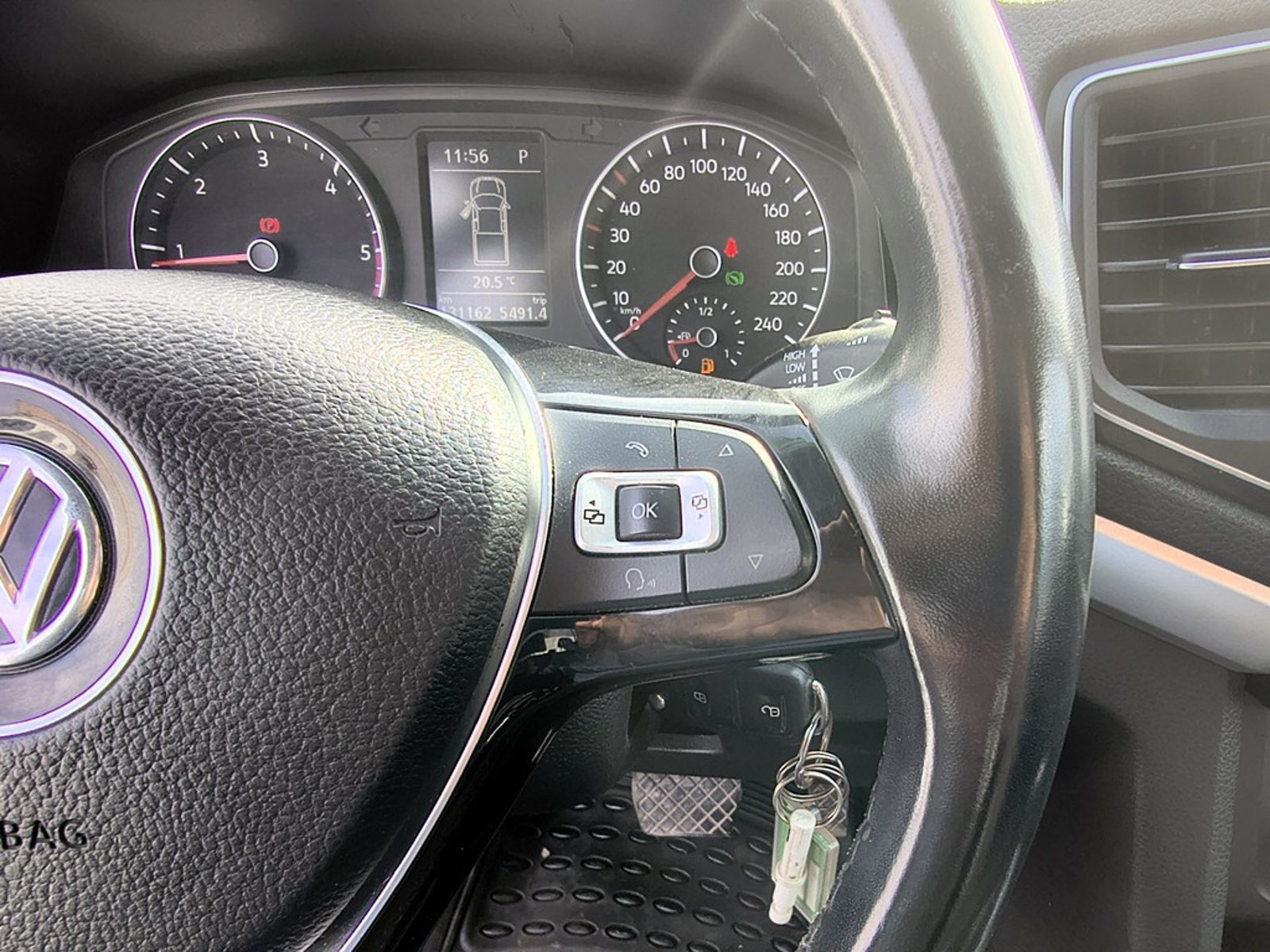 VOLKSWAGEN AMAROK 2.0 Highline AT 4X4 2023 - Imagen 14 de 20