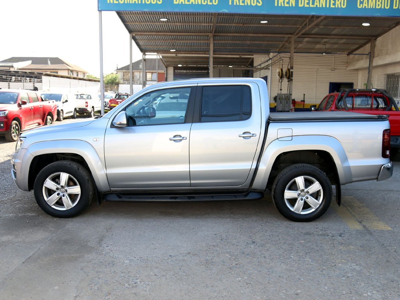 Volkswagen AMAROK 2.0 HIGHLINE DIESEL 4X4 DOB. CAB. AT 4P 2023 - Imagen 8 de 20