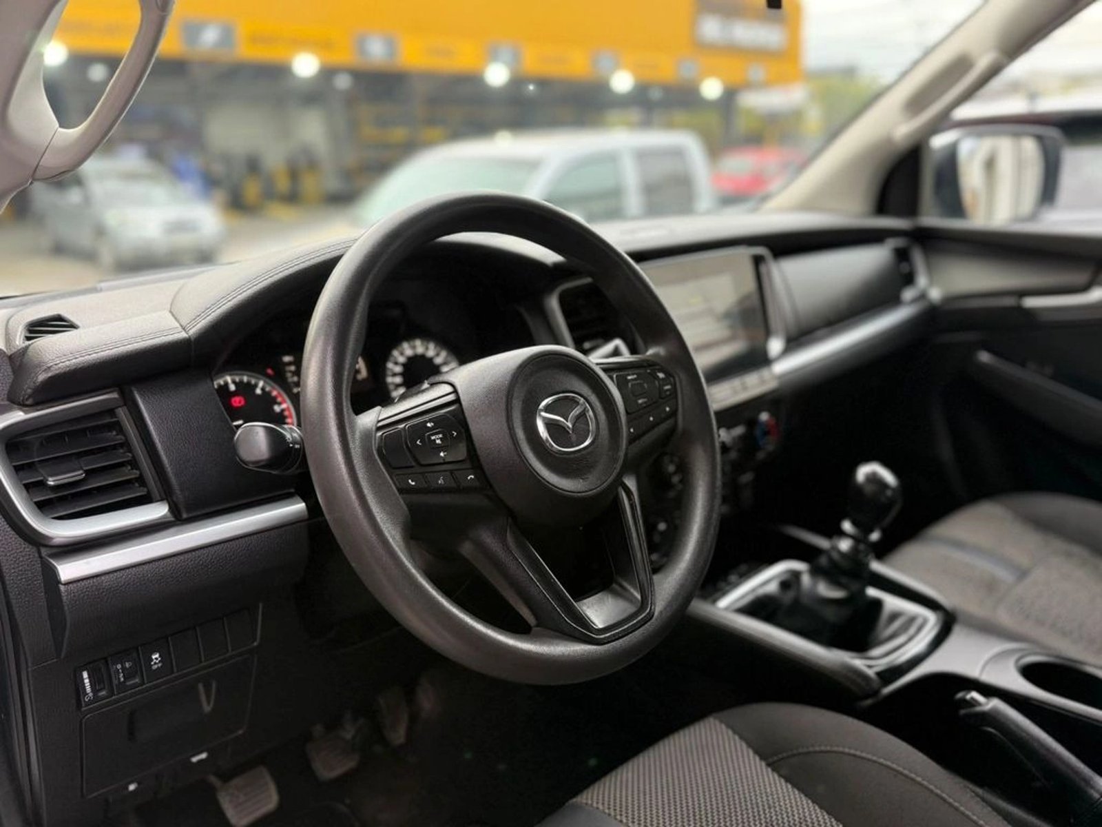 MAZDA BT-50 3.0  4X4  MT 2023 - Imagen 7 de 15