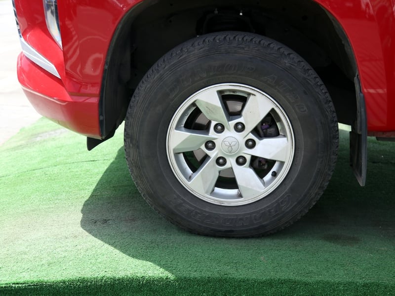 Mitsubishi L200 KATANA 2.4 4x4 MT 2023 - Imagen 10 de 20