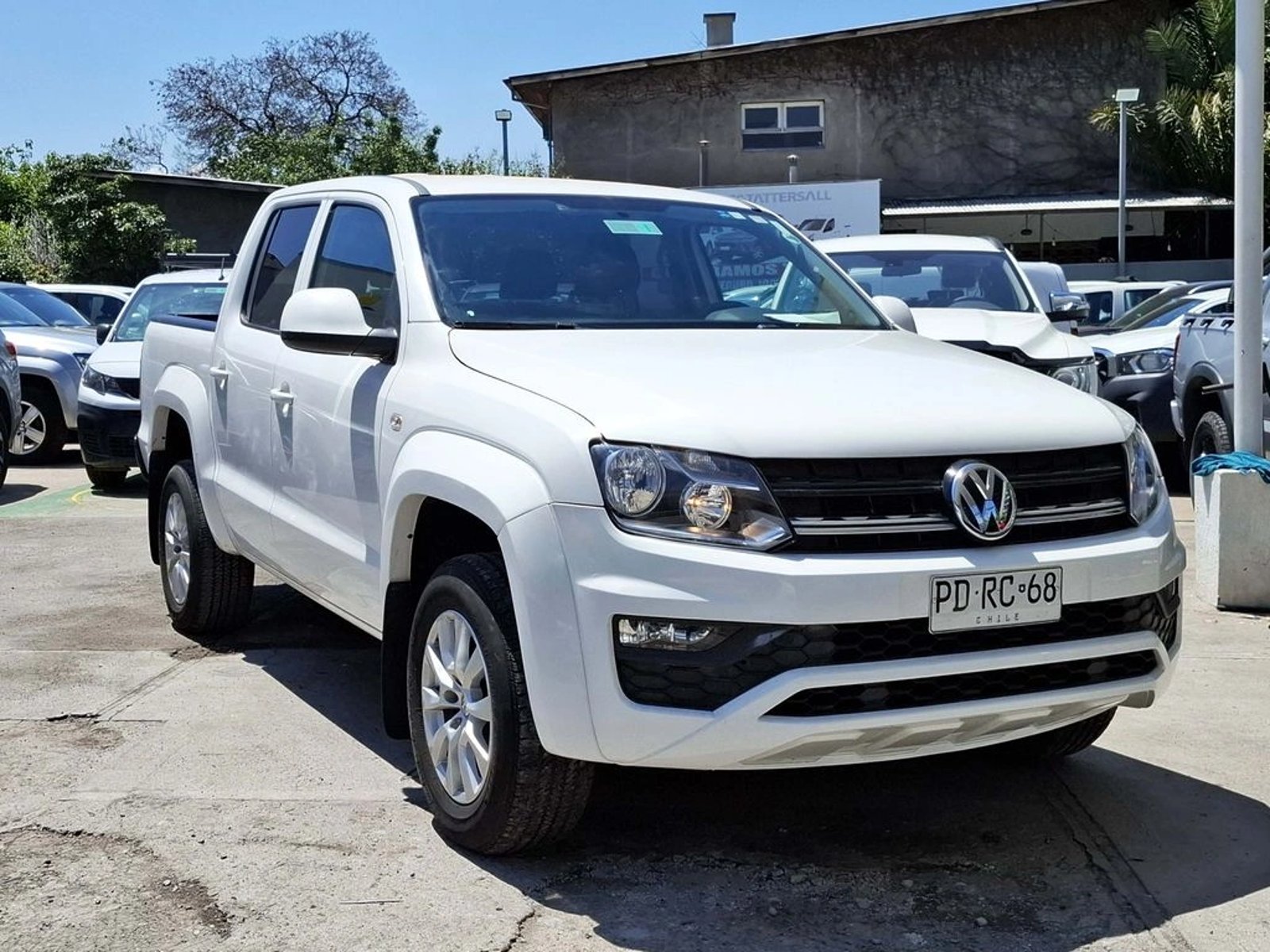 Volkswagen AMAROK TREDLINE 2.0 MT 4X2 2021 - Foto 3 de 20