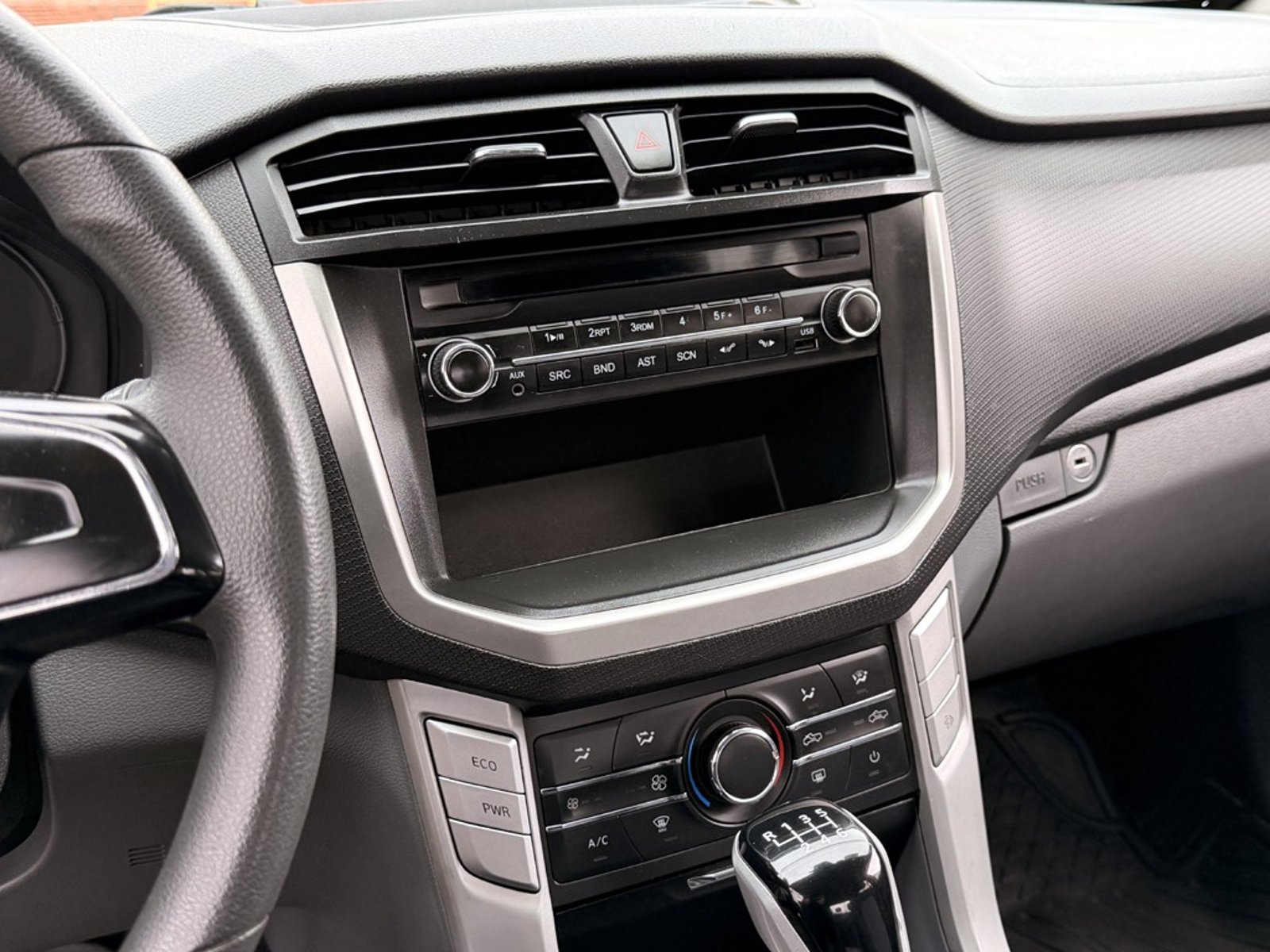 Maxus T60 4X2 2.0 2024 - Imagen 18 de 20