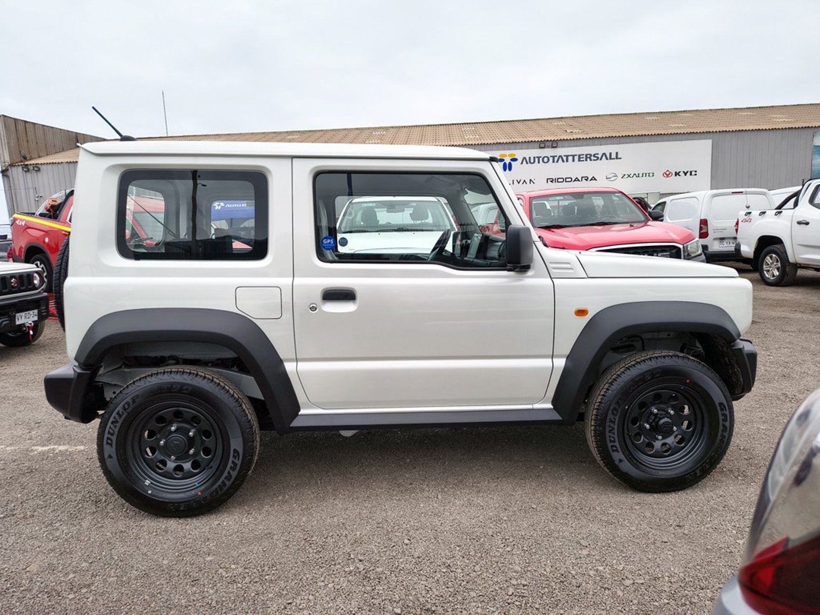 Suzuki JIMNY GL WINCHE MT 4X4 PRECIO+ IVA 2026 - Imagen 4 de 19
