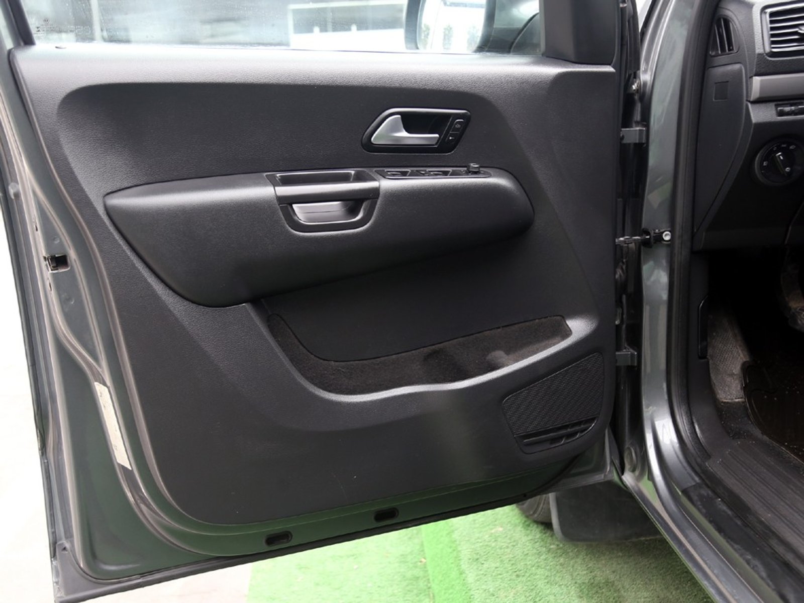 Volkswagen AMAROK TRENDLINE 4X2 2.0 MT 2023 - Imagen 11 de 20