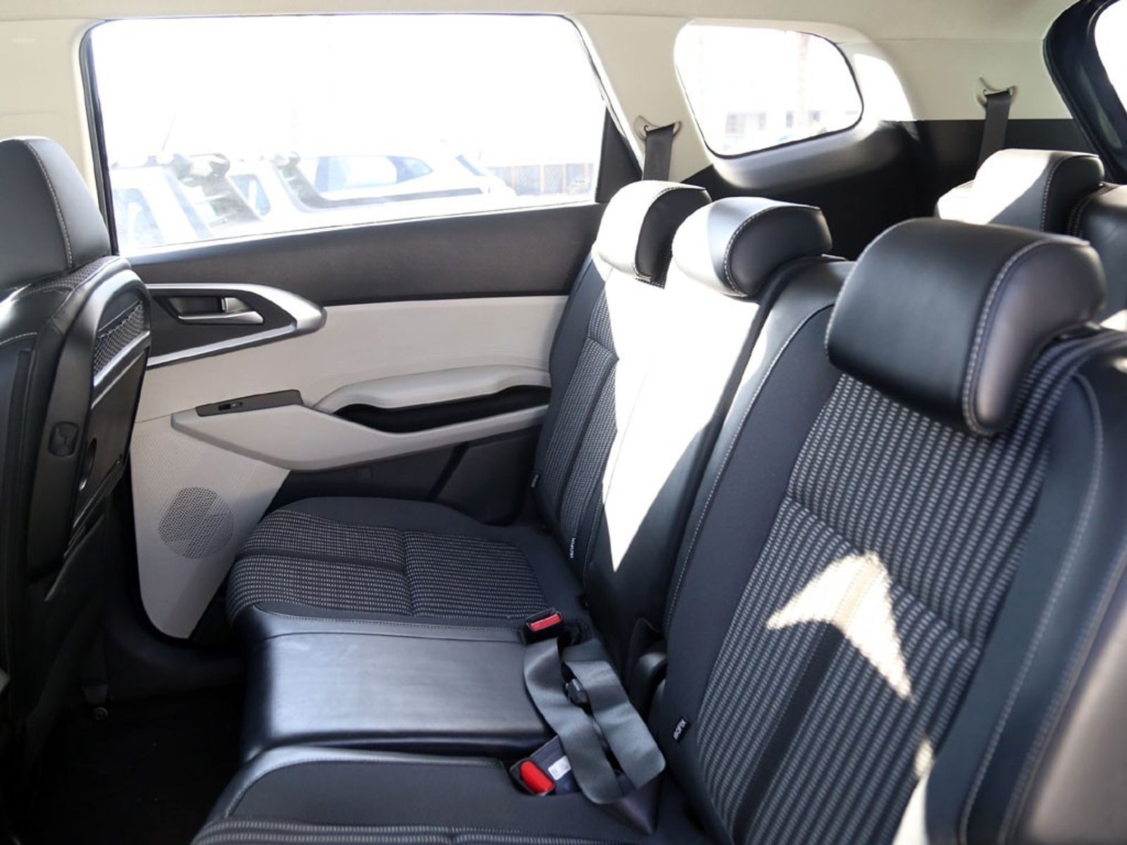 Kia CARENS EX 1.4 AUT 2023 - Imagen 18 de 20