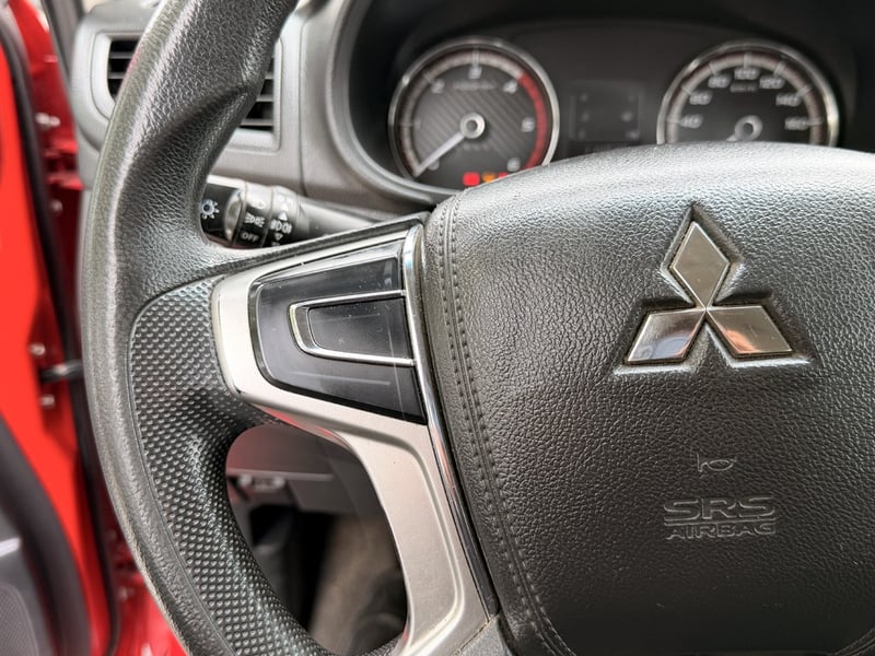 Mitsubishi L200 KATANA CRT 2023 - Imagen 17 de 20
