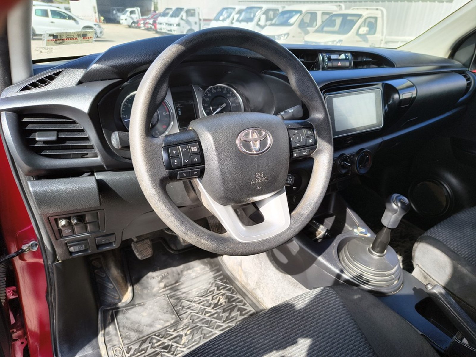 TOYOTA HILUX 2.4 DX 4X2 DIESEL MT 2023 - Imagen 11 de 16