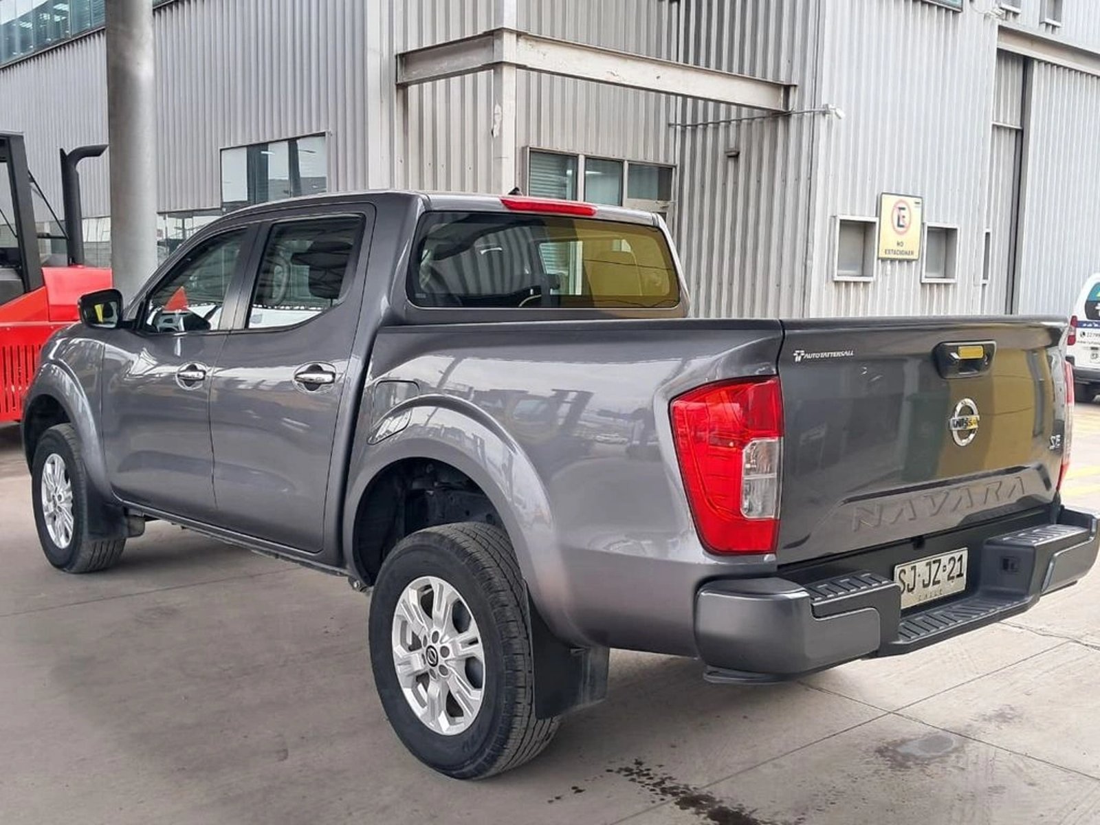 Nissan NAVARA 2.3 XE DC 4X4 AT 2023 - Imagen 8 de 20