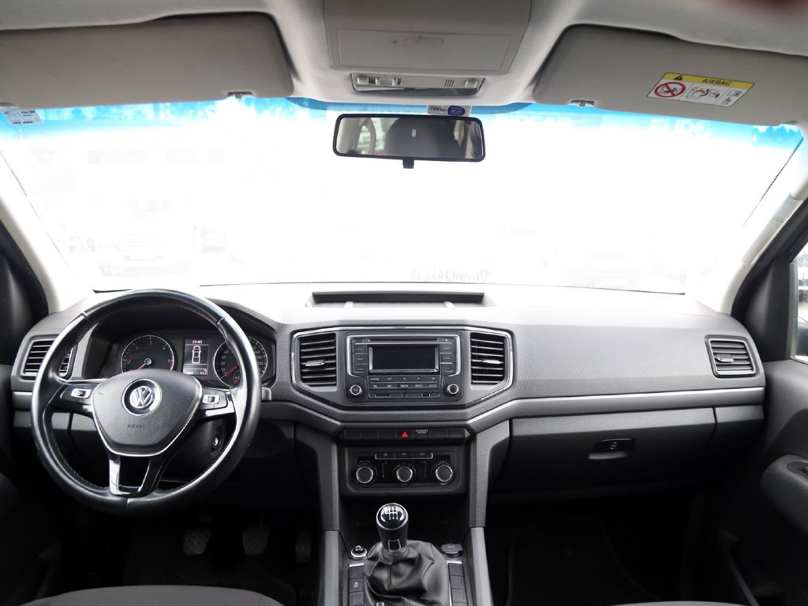 VOLKSWAGEN AMAROK TRENDLINE 4X2 2.0 MT 2023 - Imagen 15 de 20