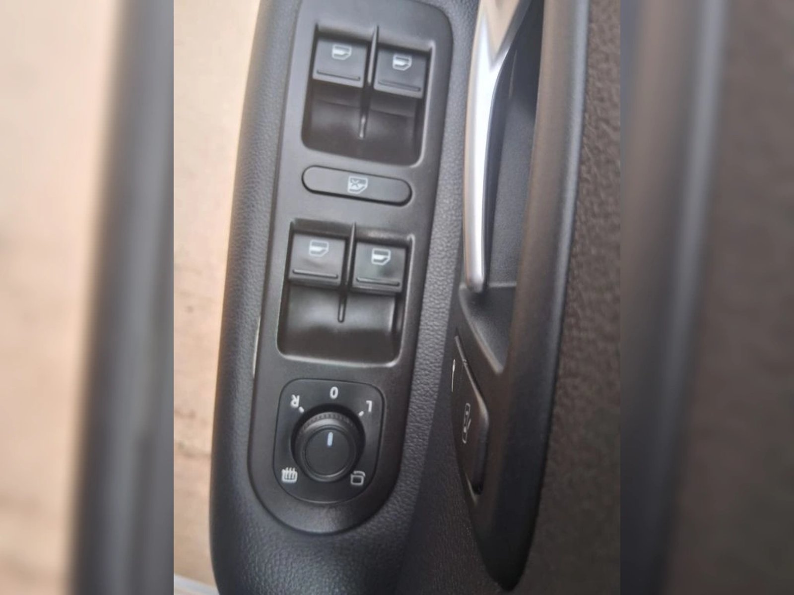 VOLKSWAGEN AMAROK 2.0 DC COMFORTLINE AT 4X4 2023 - Imagen 8 de 15
