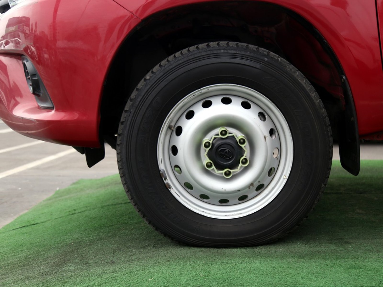 TOYOTA HILUX 2.4 SR 4X2 MT 2023 - Imagen 10 de 20