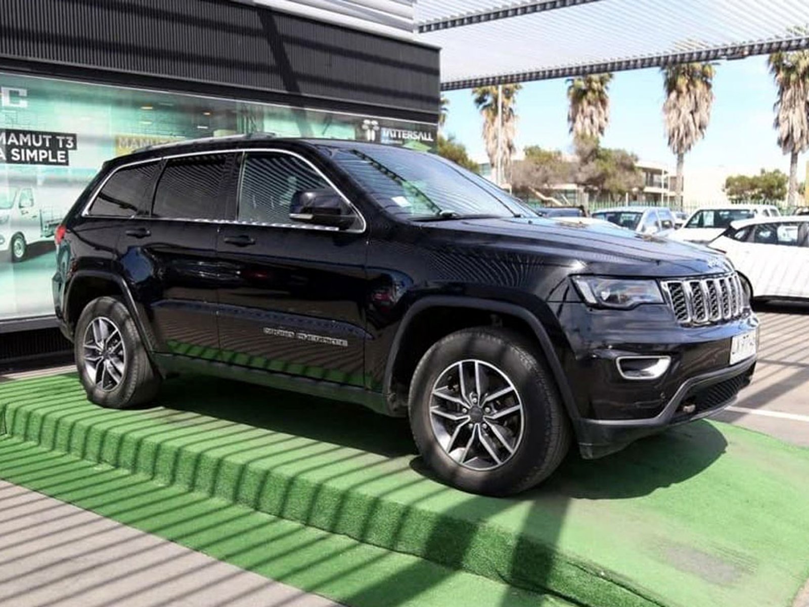 Jeep GRAND CHEROKEE 3.6 LAREDO 4X2 AT 5P 2020 - Foto 3 de 20