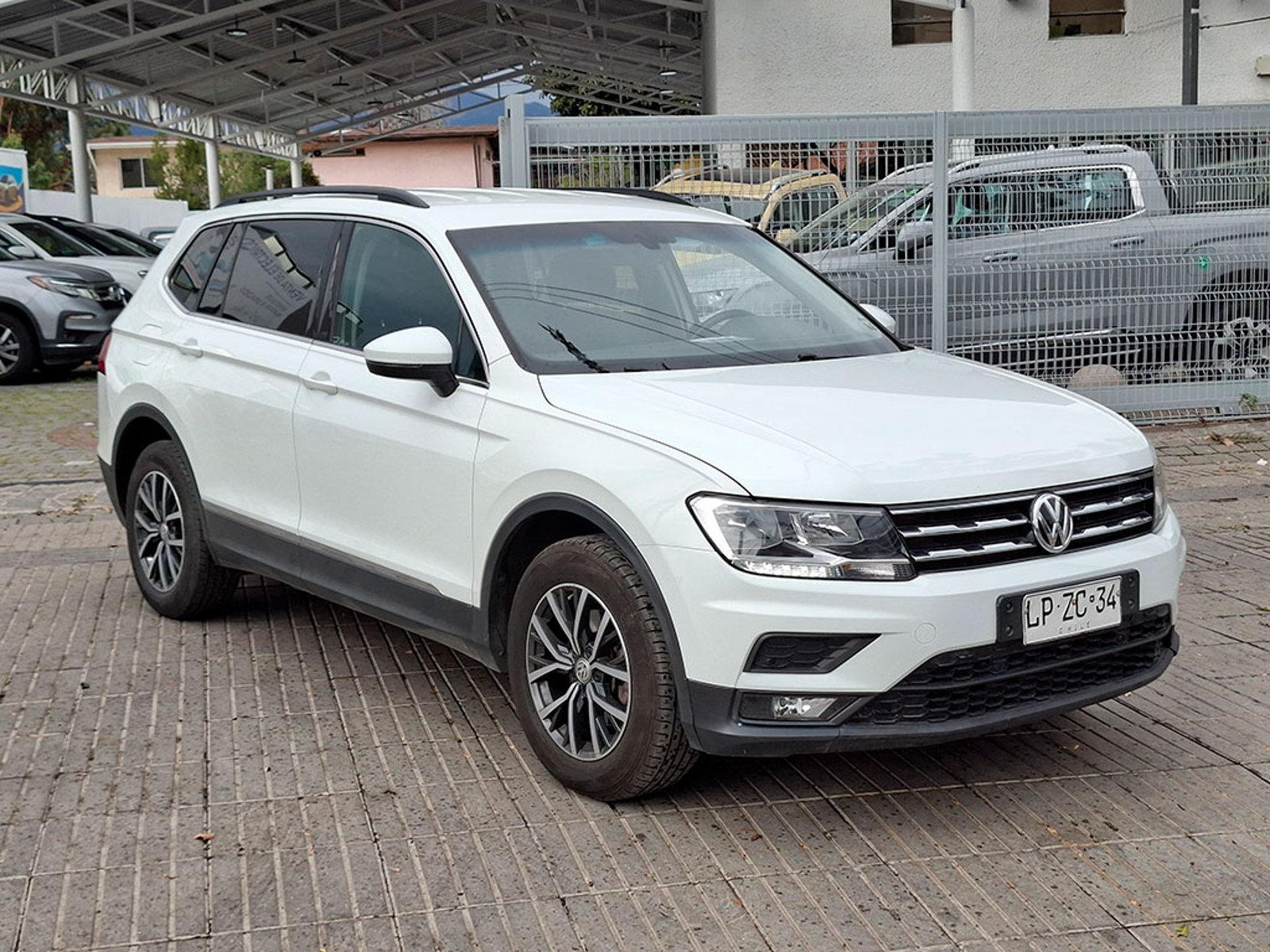 Volkswagen TIGUAN COMFORTLINE 4MOTION AT DIESEL 7 PASAJEROS 2020 - Foto 3 de 20