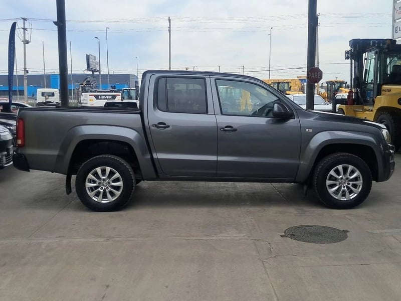 Volkswagen AMAROK TRENDLINE 2.0 4x2 MT 2023 - Imagen 5 de 20