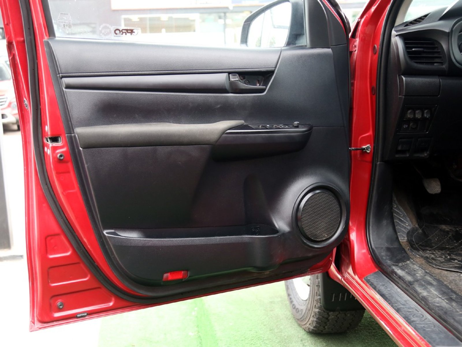 TOYOTA HILUX DX 2.4 4x2 MT 2022 - Imagen 11 de 20