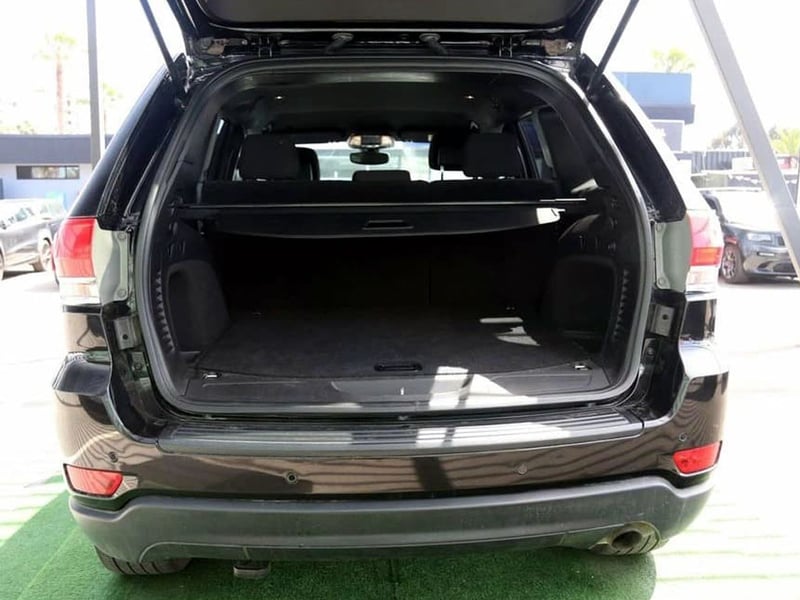 Jeep GRAND CHEROKEE 3.6 LAREDO 4X2 AT 5P 2020 - Imagen 9 de 20