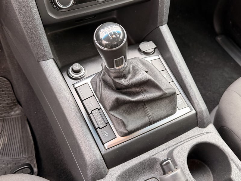 Volkswagen AMAROK 2.0 TRENDLINE 4X4 MT 2023 - Imagen 13 de 20