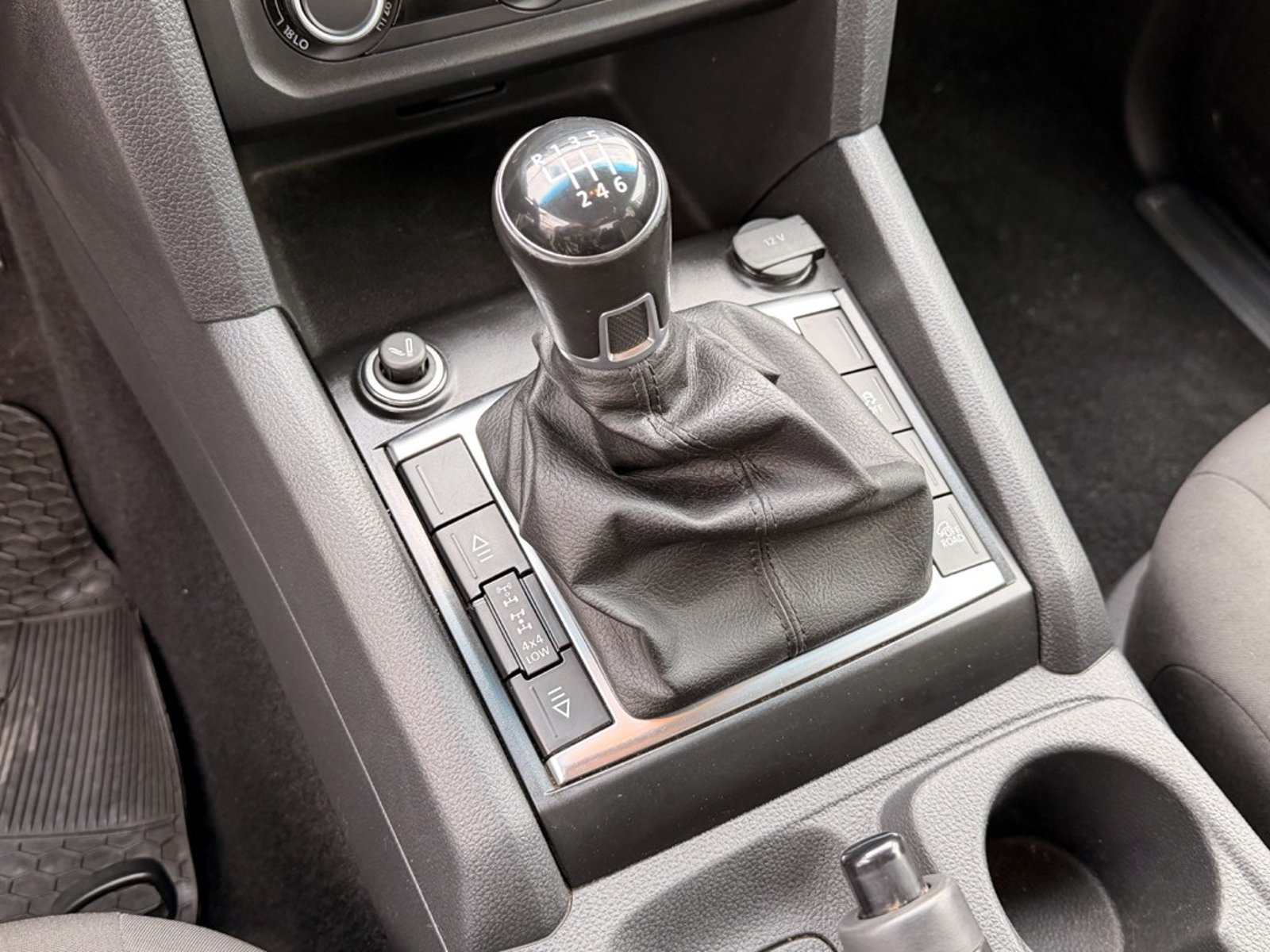 Volkswagen AMAROK 2.0 TRENDLINE 4X4 MT 2023 - Imagen 13 de 20
