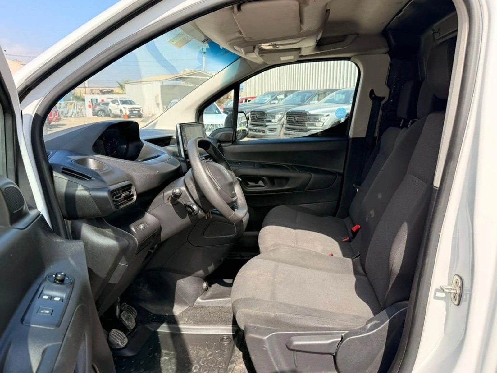 PEUGEOT PARTNER L1 1.5 Diesel 4X2 T/M 2024 - Imagen 12 de 17