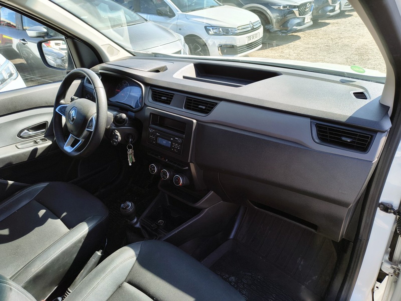 RENAULT EXPRESS 1.5 Diesel 4x2 T/M 2023 - Imagen 16 de 17