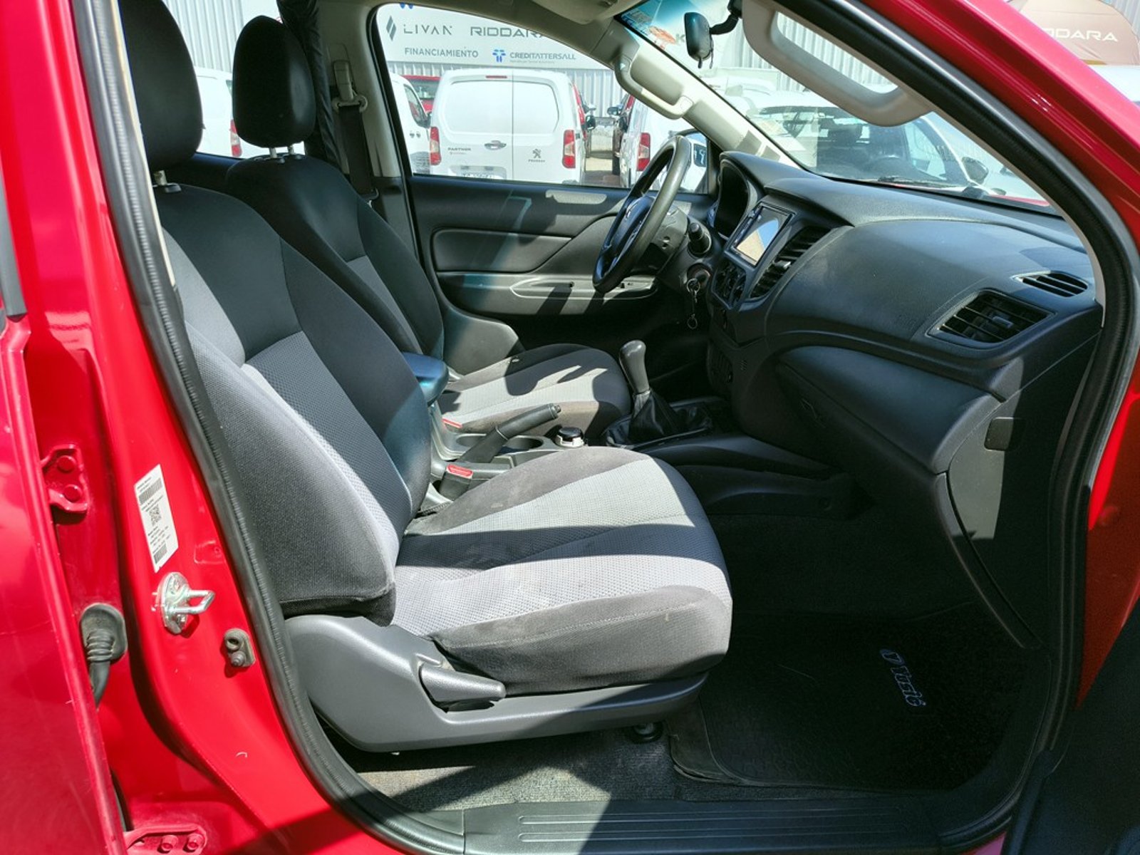 Mitsubishi L200 KATANA 2.4 Diesel 4x2 T/M 2022 - Imagen 17 de 20