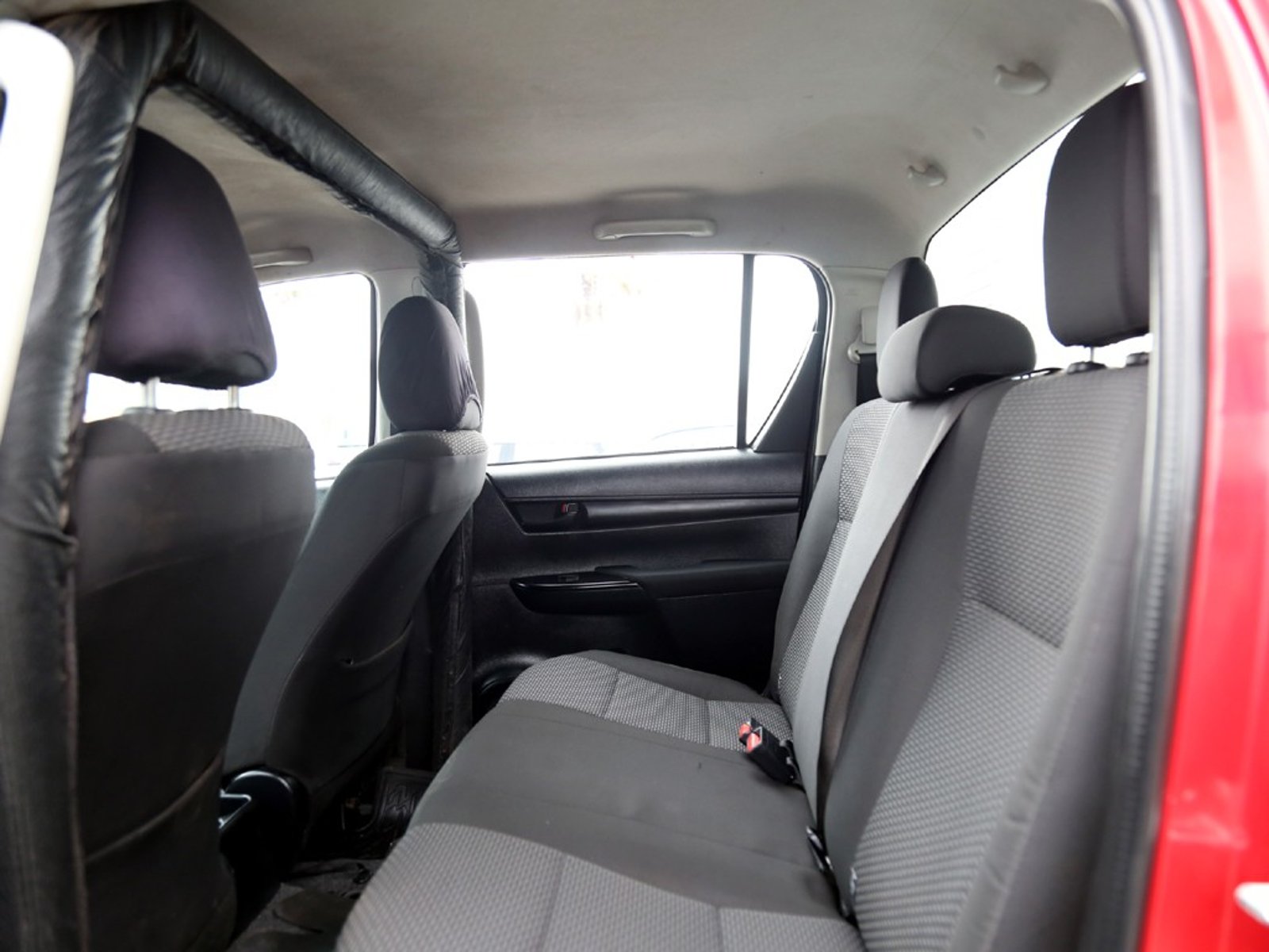 TOYOTA HILUX 2.4 DX 4x2 MT 2023 - Imagen 14 de 20