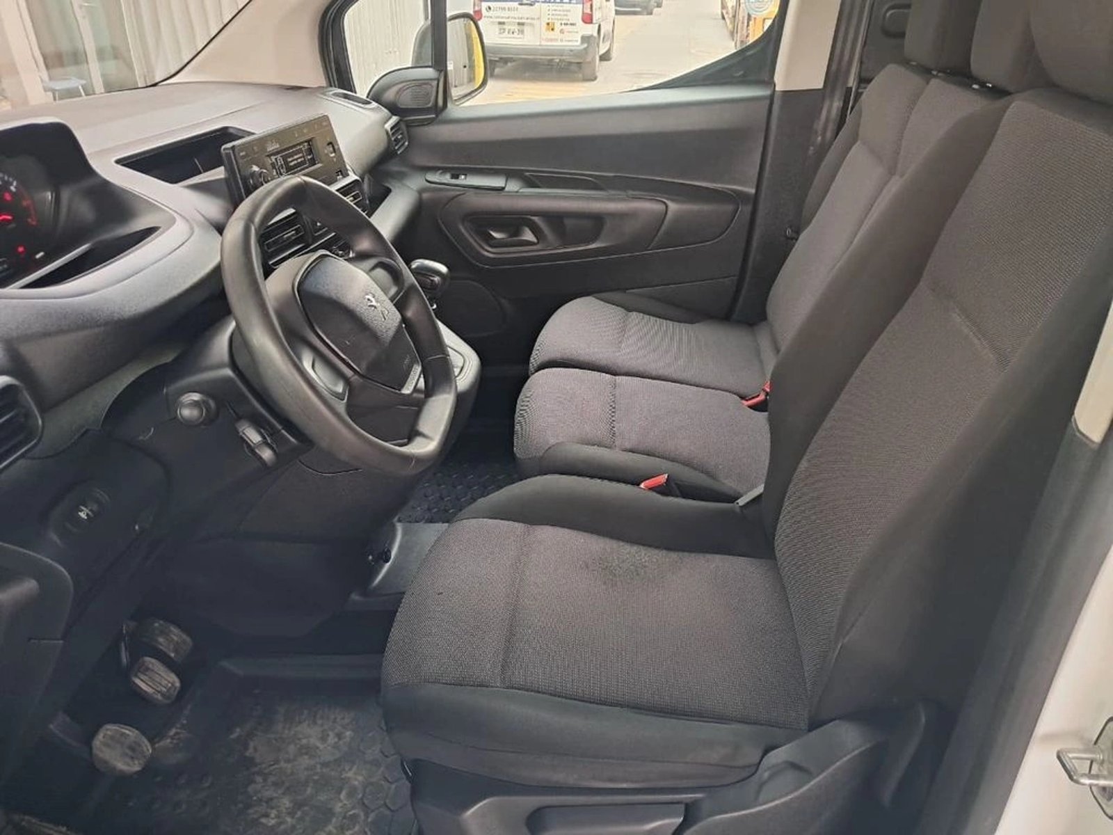 Peugeot PARTNER L1 1.5  HDI 4X2 MT 2023 - Imagen 12 de 19
