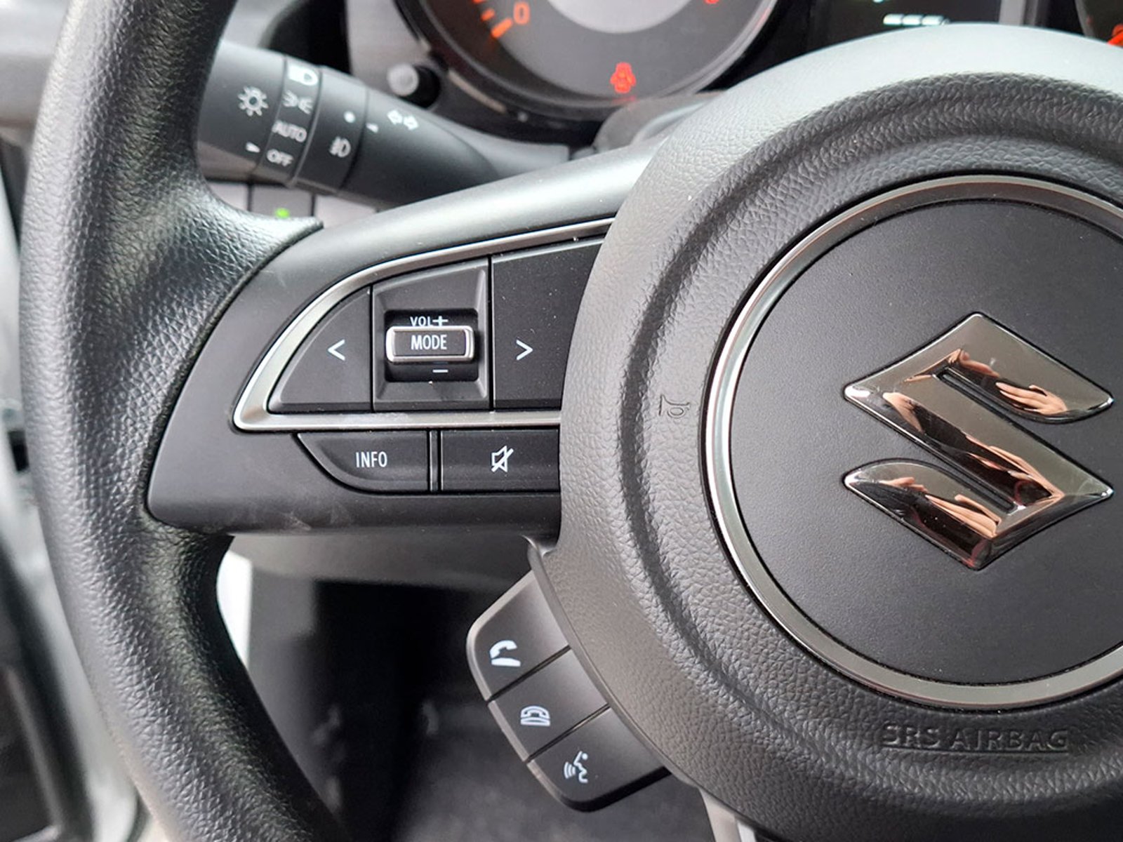 Suzuki JIMNY GL WINCHE MT 4X4 2026 - Imagen 11 de 20