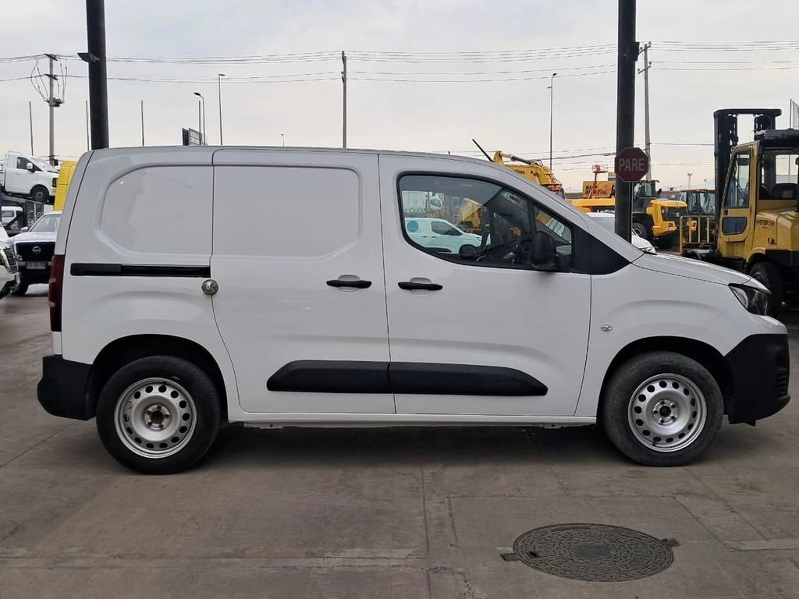 Peugeot PARTNER L1 1.5  HDI 4X2 MT 2023 - Imagen 5 de 19