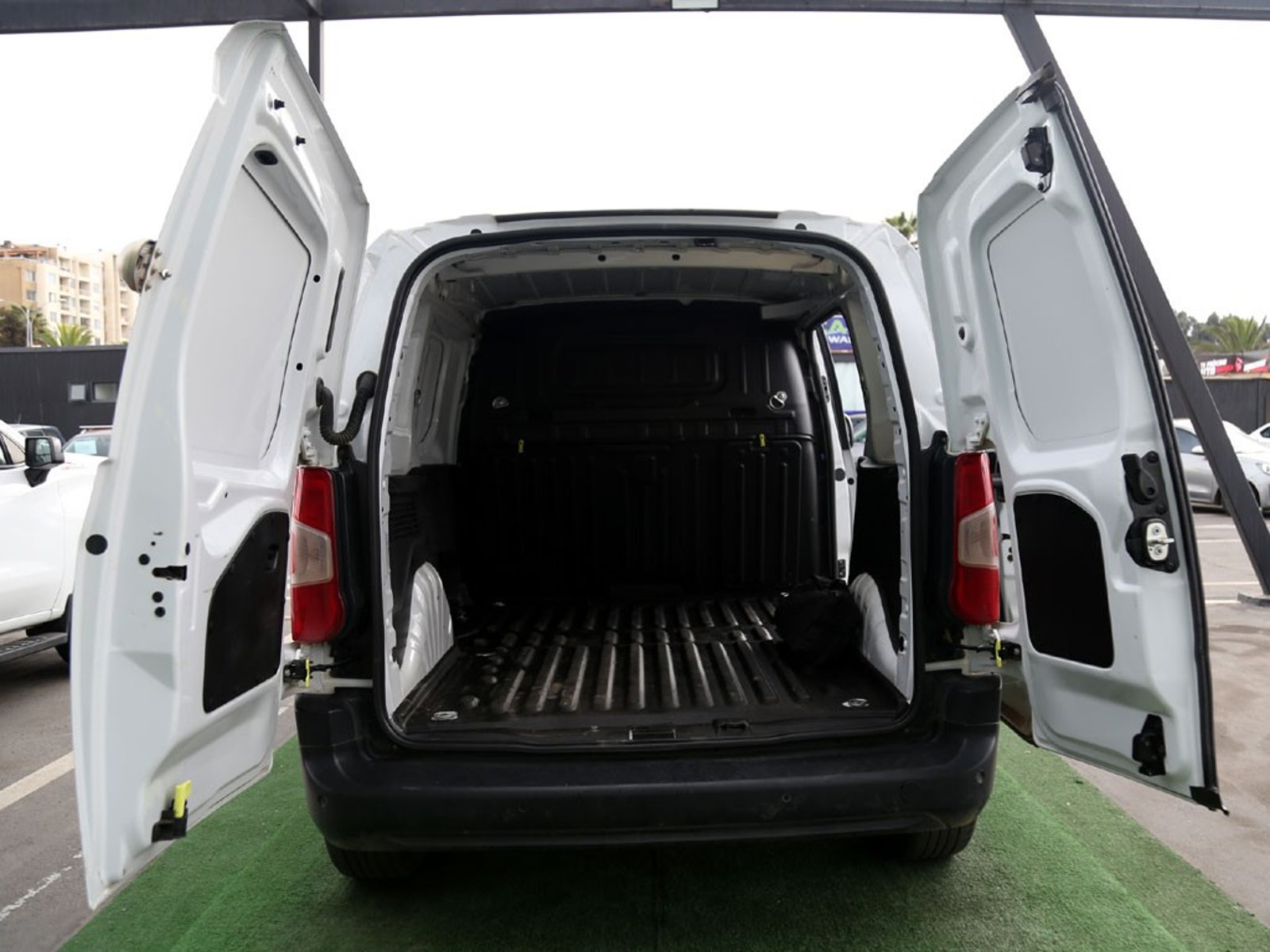 Peugeot PARTNER MT 1.6 2024 - Imagen 9 de 19