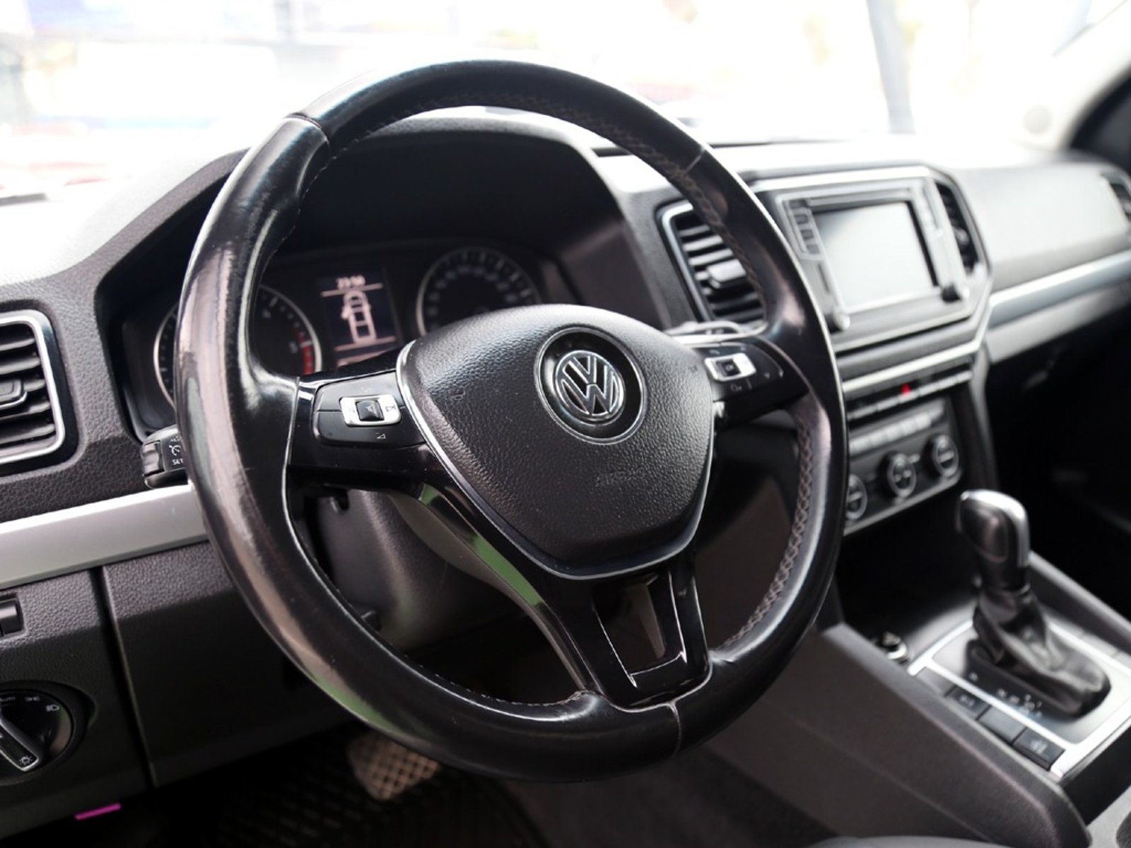 Volkswagen AMAROK HIGHLINE  2.0 AT 4X4 2023 - Imagen 13 de 20