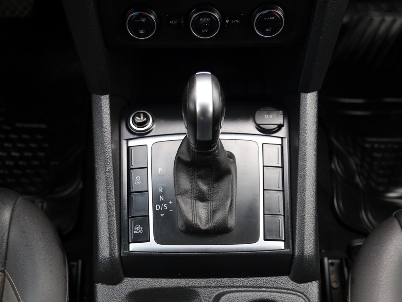 Volkswagen AMAROK HIGHLINE  2.0 AT 4X4 2023 - Imagen 18 de 20