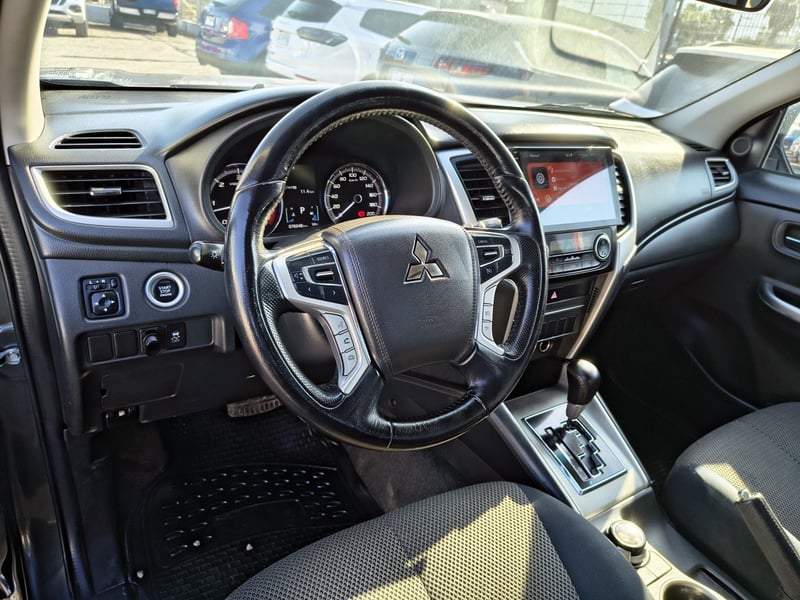 Mitsubishi L200 DAKAR 2.5 Diesel 4x4 T/A 2019 - Imagen 10 de 20