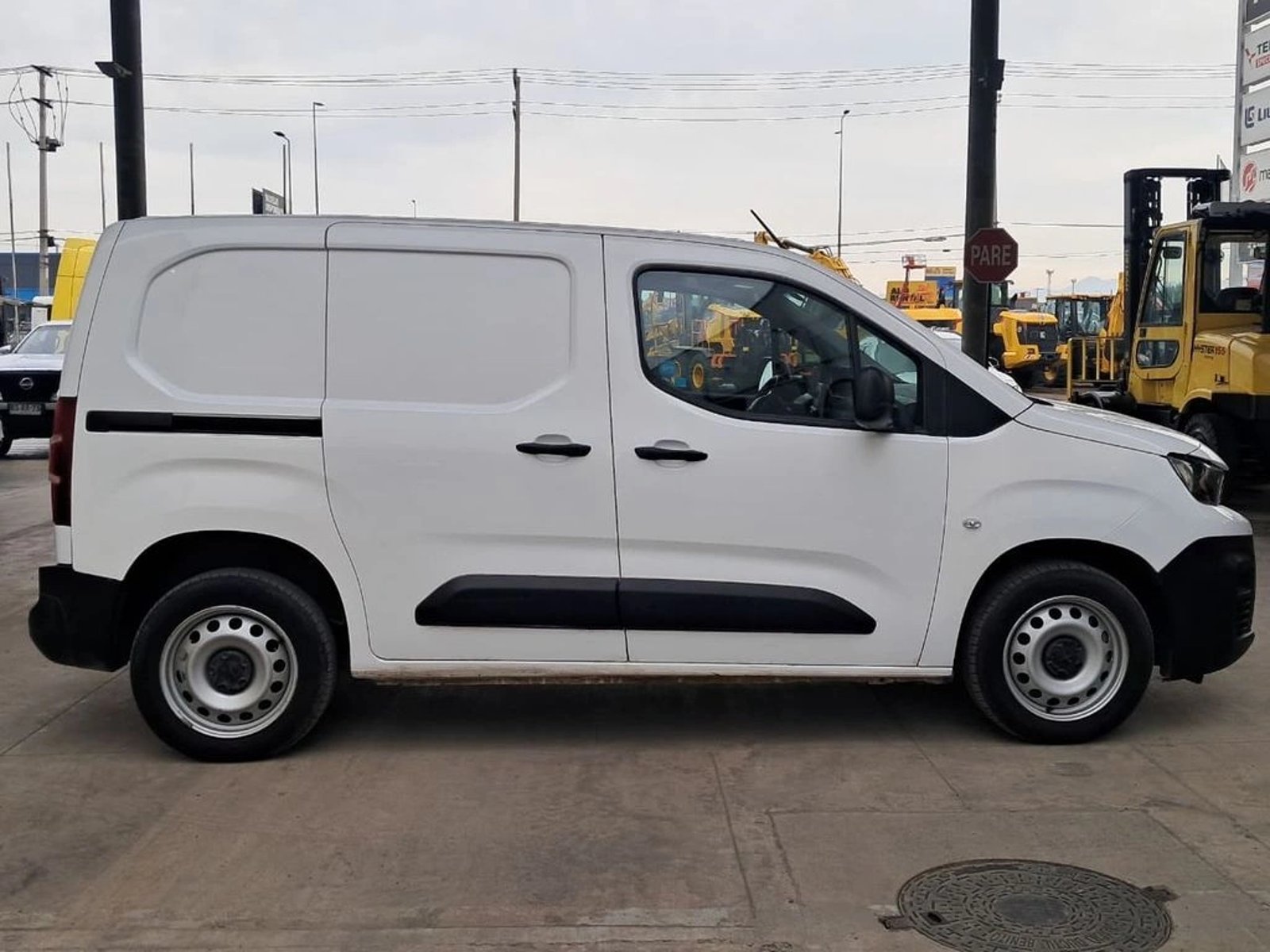 Peugeot PARTNER L1 1.6 HDI 4X2 MT 2022 - Imagen 4 de 20