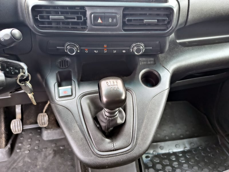 Peugeot PARTNER L1 1.5 Diesel 4X2 T/M 2024 - Imagen 14 de 17