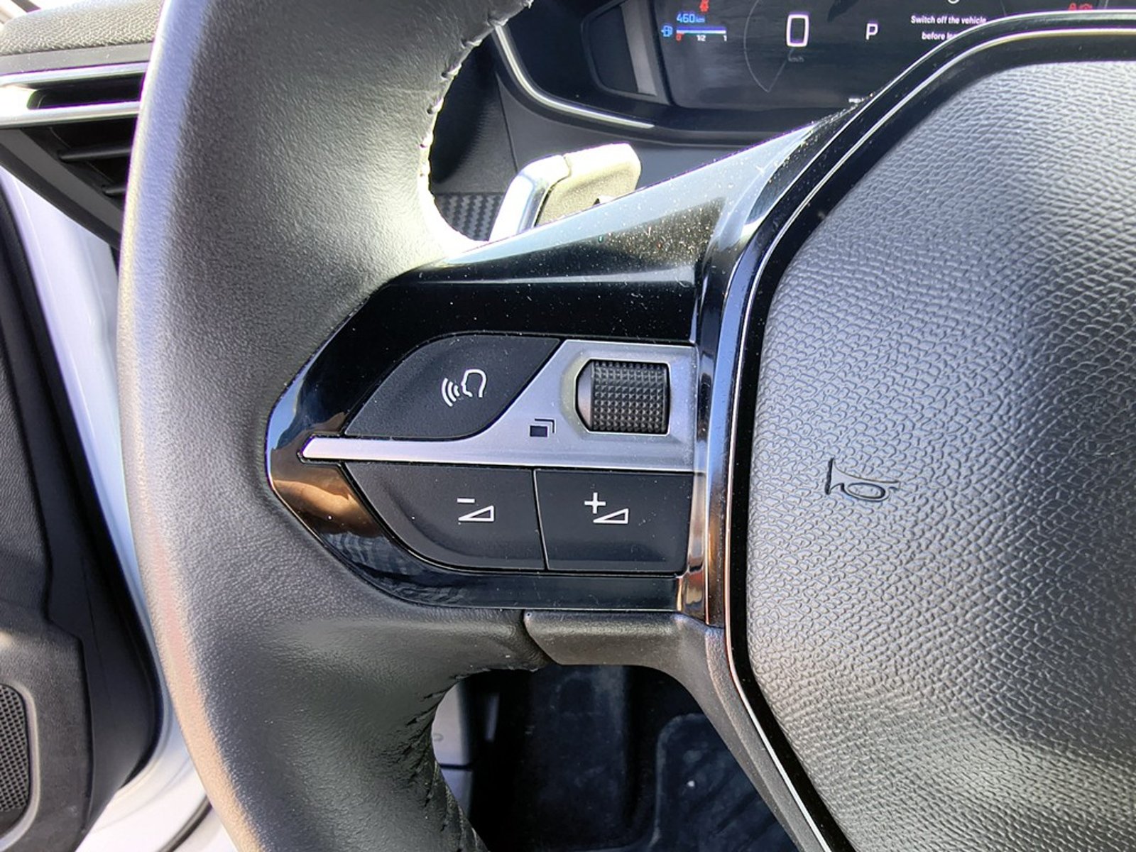 PEUGEOT 2008 1.5 Diesel 4x2 T/A Allure 2025 - Imagen 12 de 20