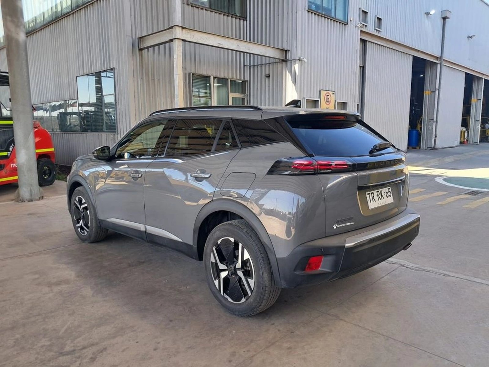 PEUGEOT 2008 ALLURE 1.5 BLUEHDI 2025 - Imagen 8 de 20