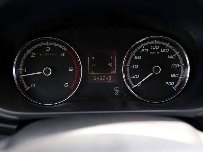 Mitsubishi L200 KATANA 2.4 4x4 MT 2023 - Imagen 19 de 20
