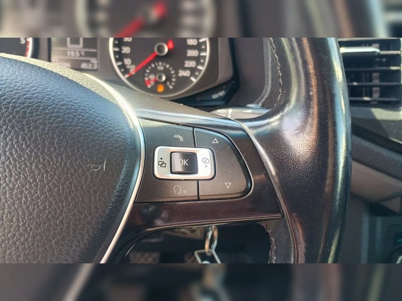 Volkswagen AMAROK 2.0 TRENDLINE DIESEL 4MOTION 4X4 DOB. CAB. MT 4P 2023 - Imagen 14 de 14