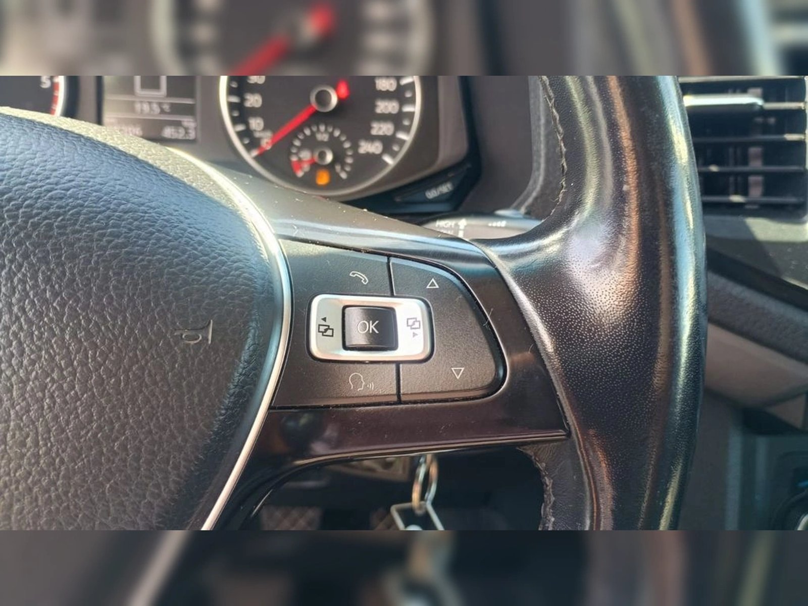 VOLKSWAGEN AMAROK 2.0 TRENDLINE DIESEL 4MOTION 4X4 DOB. CAB. MT 4P 2023 - Imagen 14 de 14