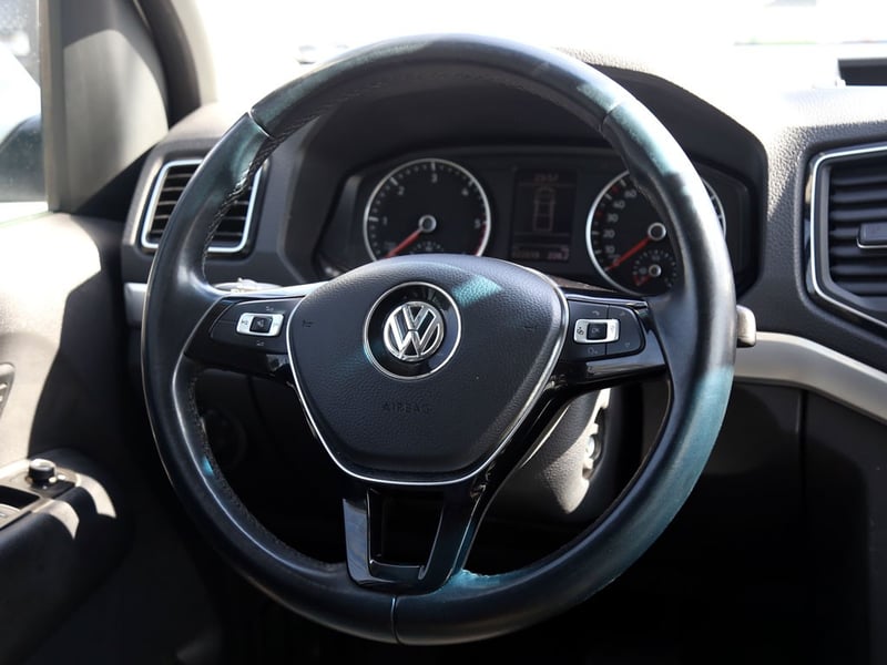Volkswagen AMAROK 2.0 HIGHLINE DIESEL 4MOTION 2023 - Imagen 14 de 19