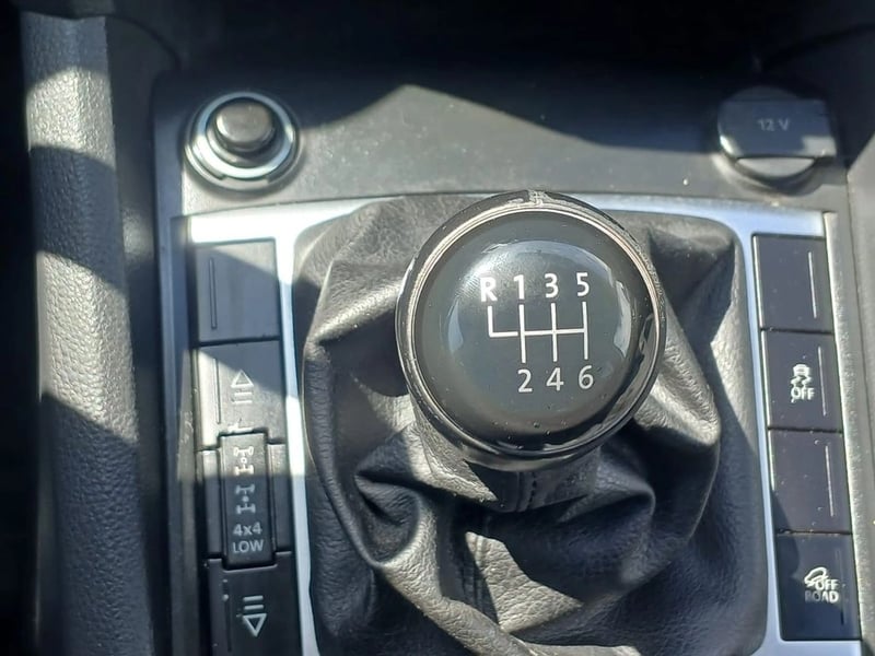 Volkswagen AMAROK 2.0 TRENDLINE 4X4 DIESEL MT 4P 2021 - Imagen 18 de 20