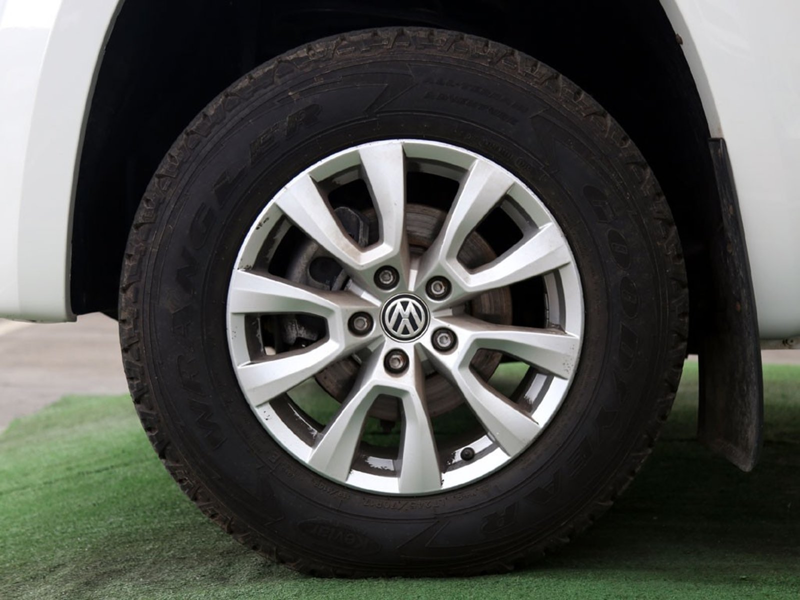 VOLKSWAGEN AMAROK 2.0 TREDLINE 4X4 MT 2023 - Imagen 9 de 20
