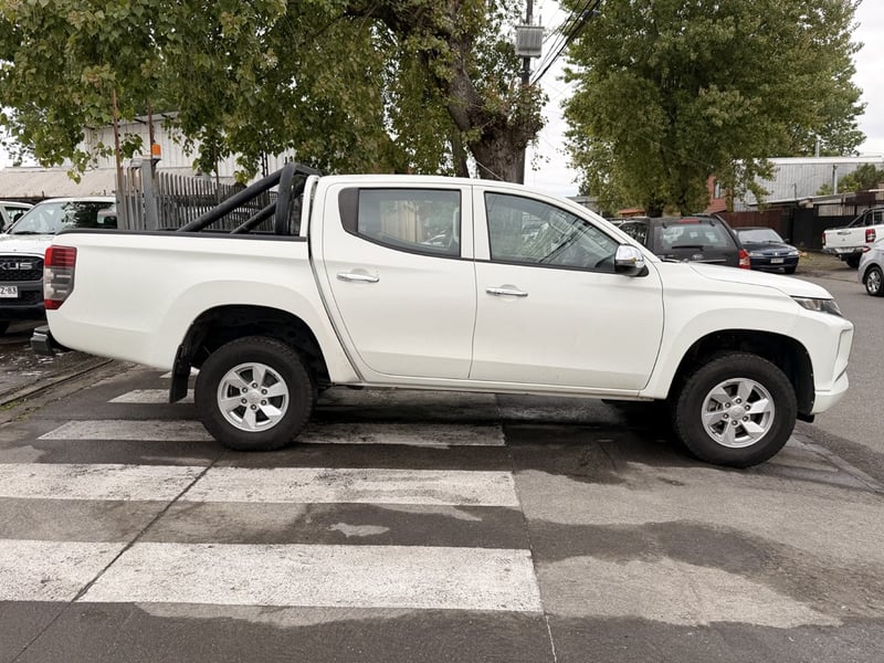 Mitsubishi L200 2.4 KATANA CR 2023 - Imagen 4 de 20