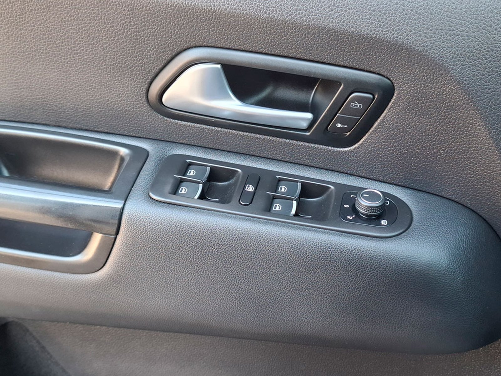 Volkswagen AMAROK 2.0 HIGHLINE 4MOTION 2023 - Imagen 19 de 20