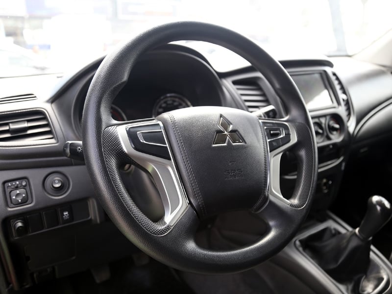 Mitsubishi L200 KATANA 2.4 4x4 MT 2023 - Imagen 13 de 20