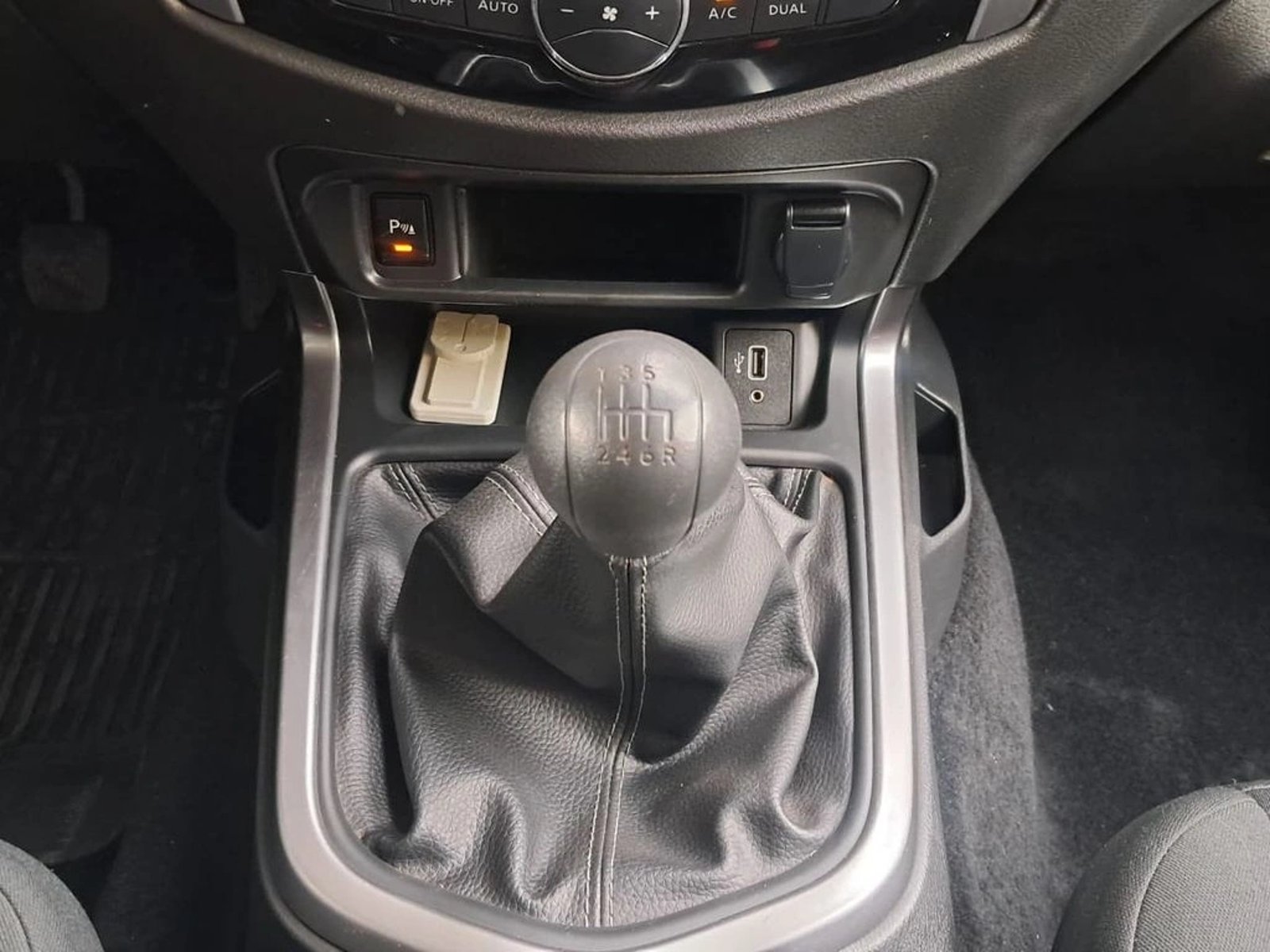 Nissan NAVARA 2.3 XE DC 4X2 MT 2024 - Imagen 19 de 20